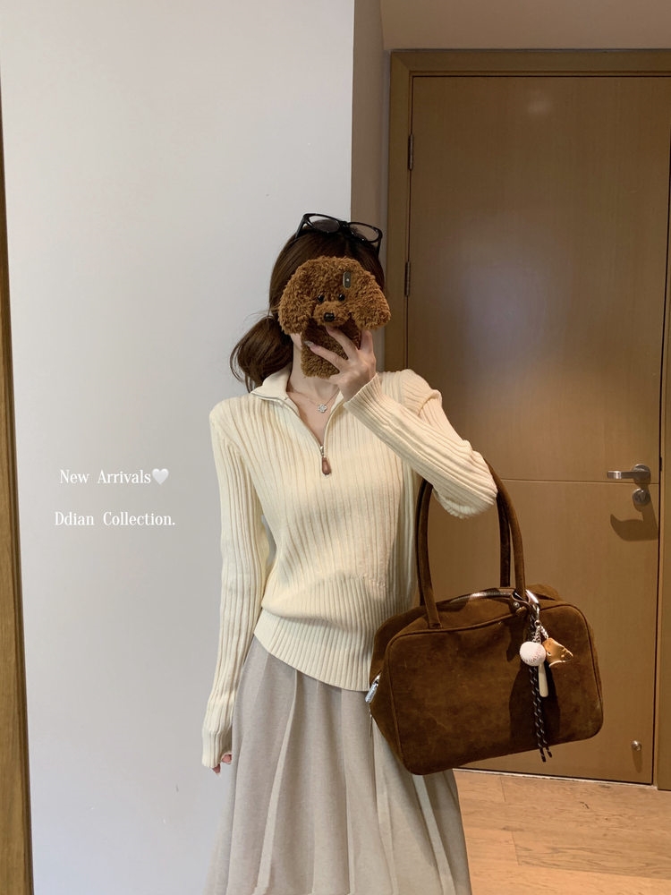 Women's Retro Ribbed Knit Pullover Sweater with V-Neck and Half-Turtleneck - Image 4