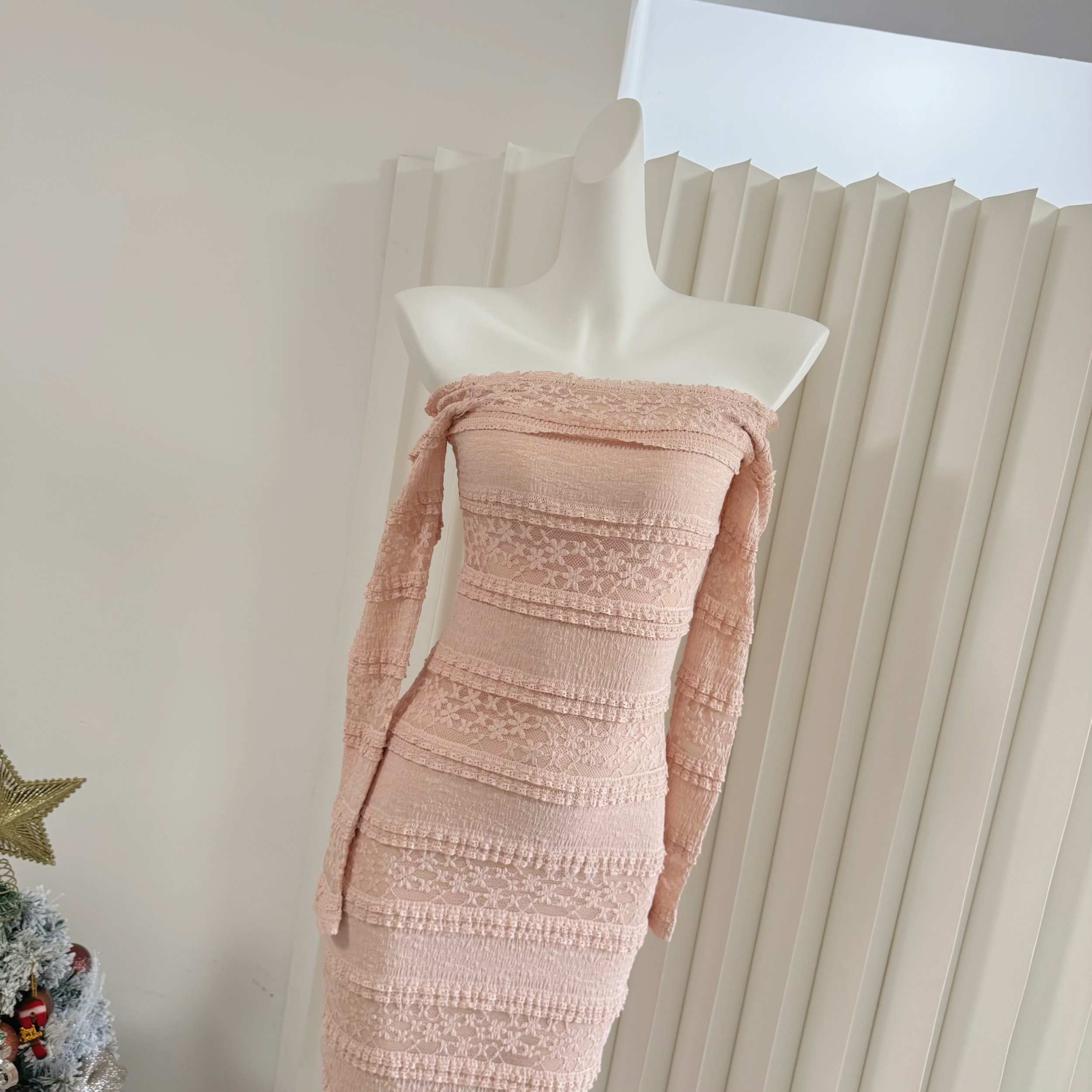 Muse Goddess French Style Lace Off-Shoulder Bodycon Long Dress - Image 4