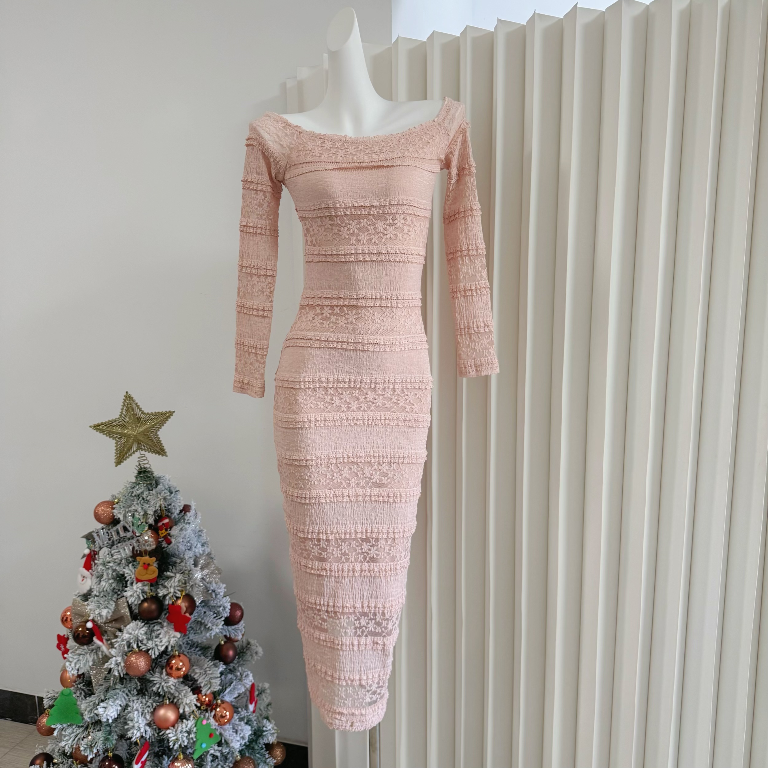 Muse Goddess French Style Lace Off-Shoulder Bodycon Long Dress - Image 2