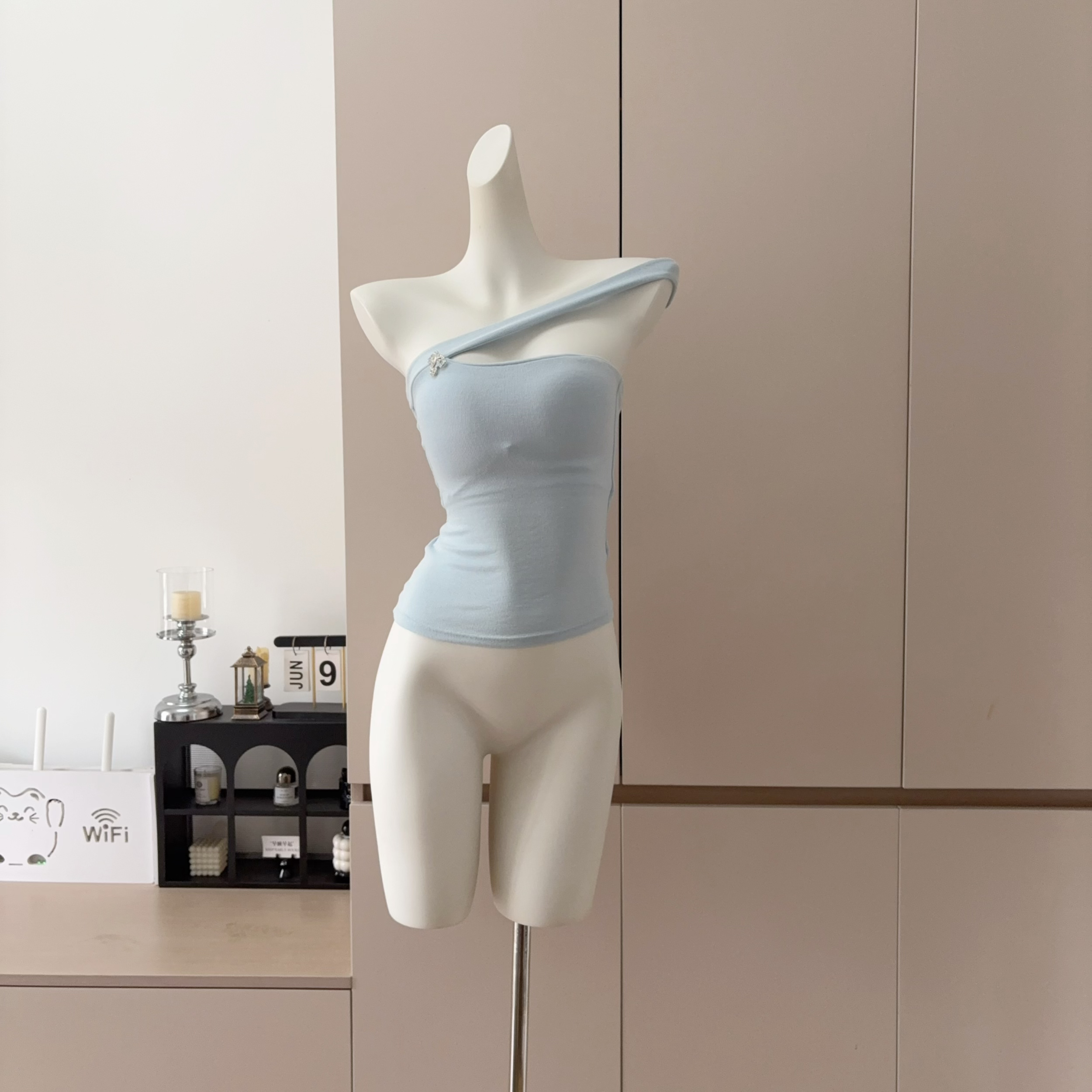 Luna 2026 Off-Shoulder Camisole Top with Built-In Bra Pads - Image 2